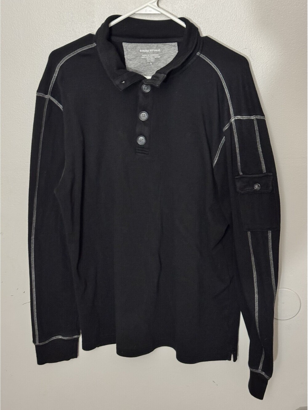 Banana Republic Men’s black Thermal T Shirt-Size L-1/4 Button-Sleeve Pocket